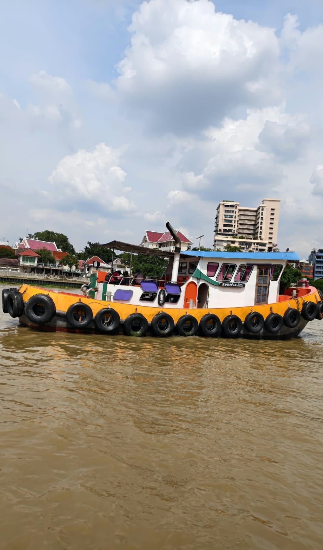 Bangkok Without Walking Too Much: Boats, Metro and Taxis