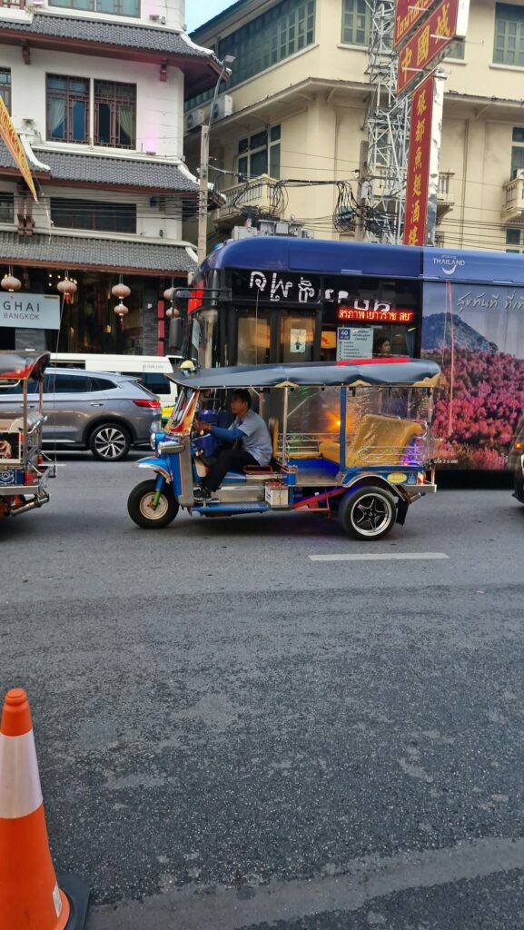 Tuk-tuk in Chinatown traffic