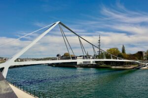 La passerelle La Belle Liégeoise au-dessus de la Meuse à Liège