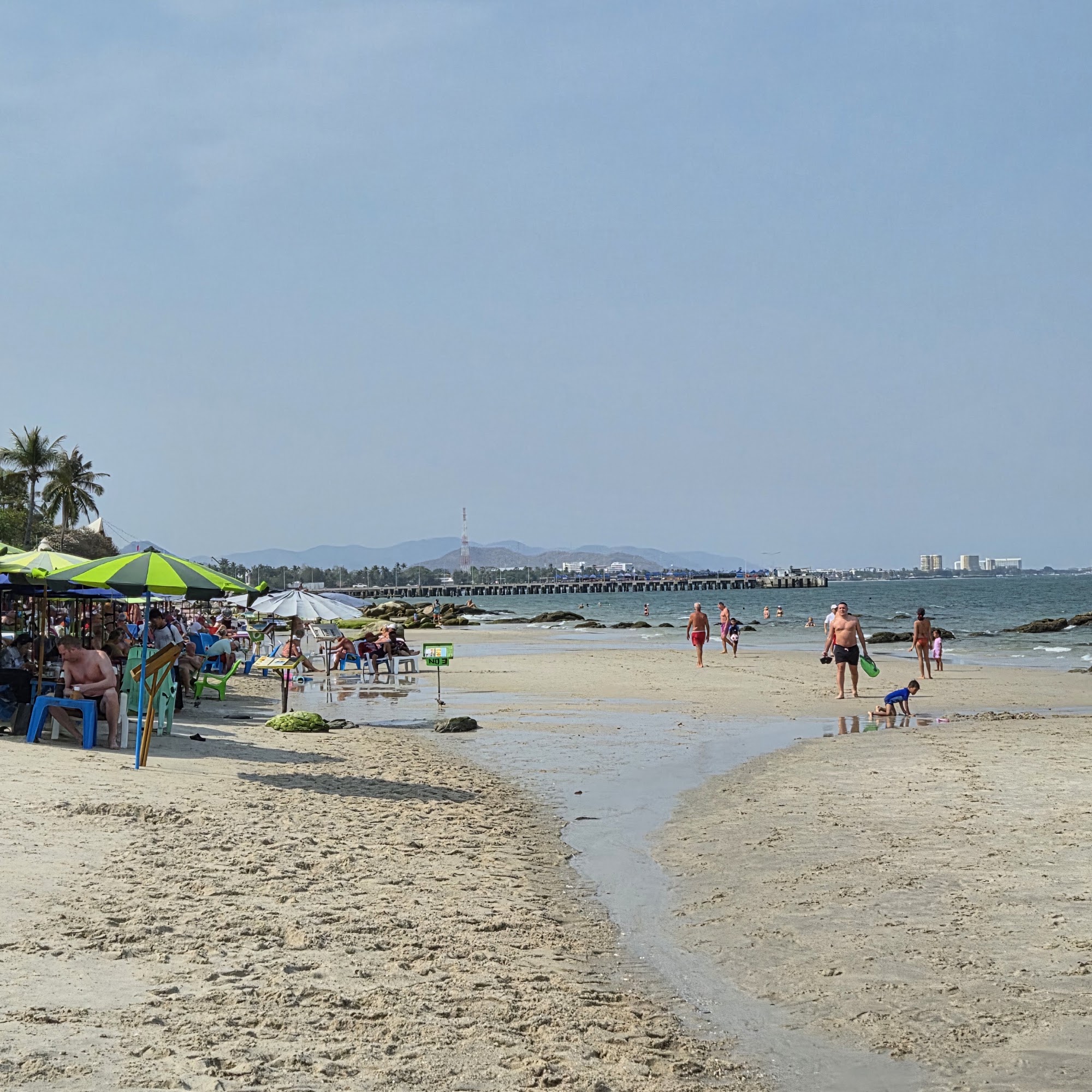 Jomtien Beach: the calm, family-friendly beach south of Pattaya