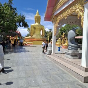 Lopburi from Bangkok: monkeys, Khmer temples and the train